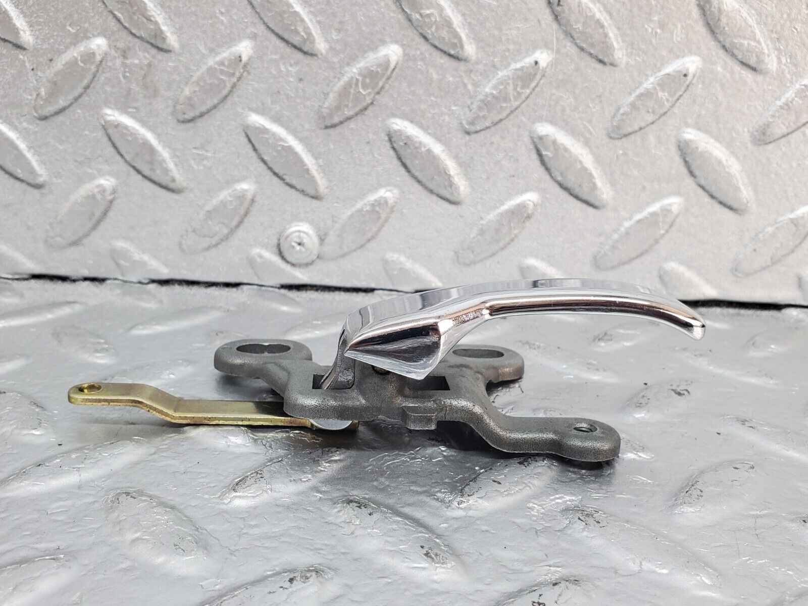 44382 Mercedes-Benz W123 280E Front Right Door Opener Door Handle