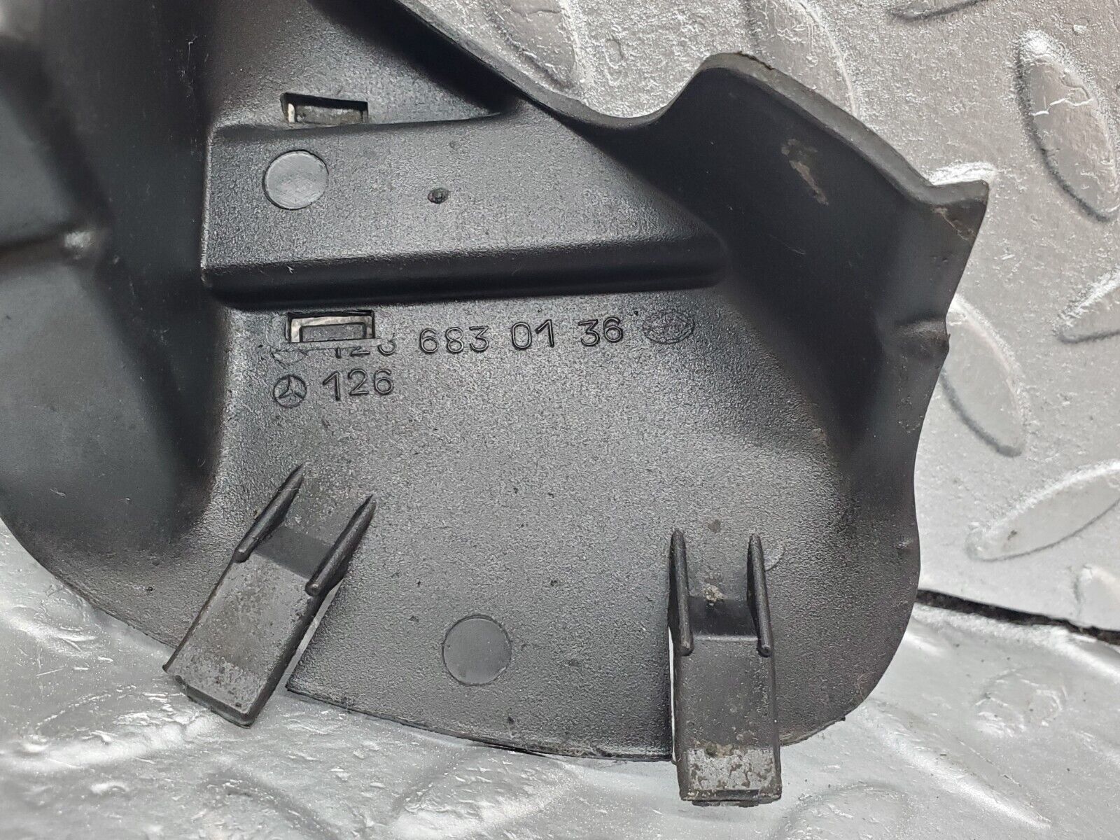 45636 Mercedes-Benz W126 420SE Engine Bay Cover Left 1266830136