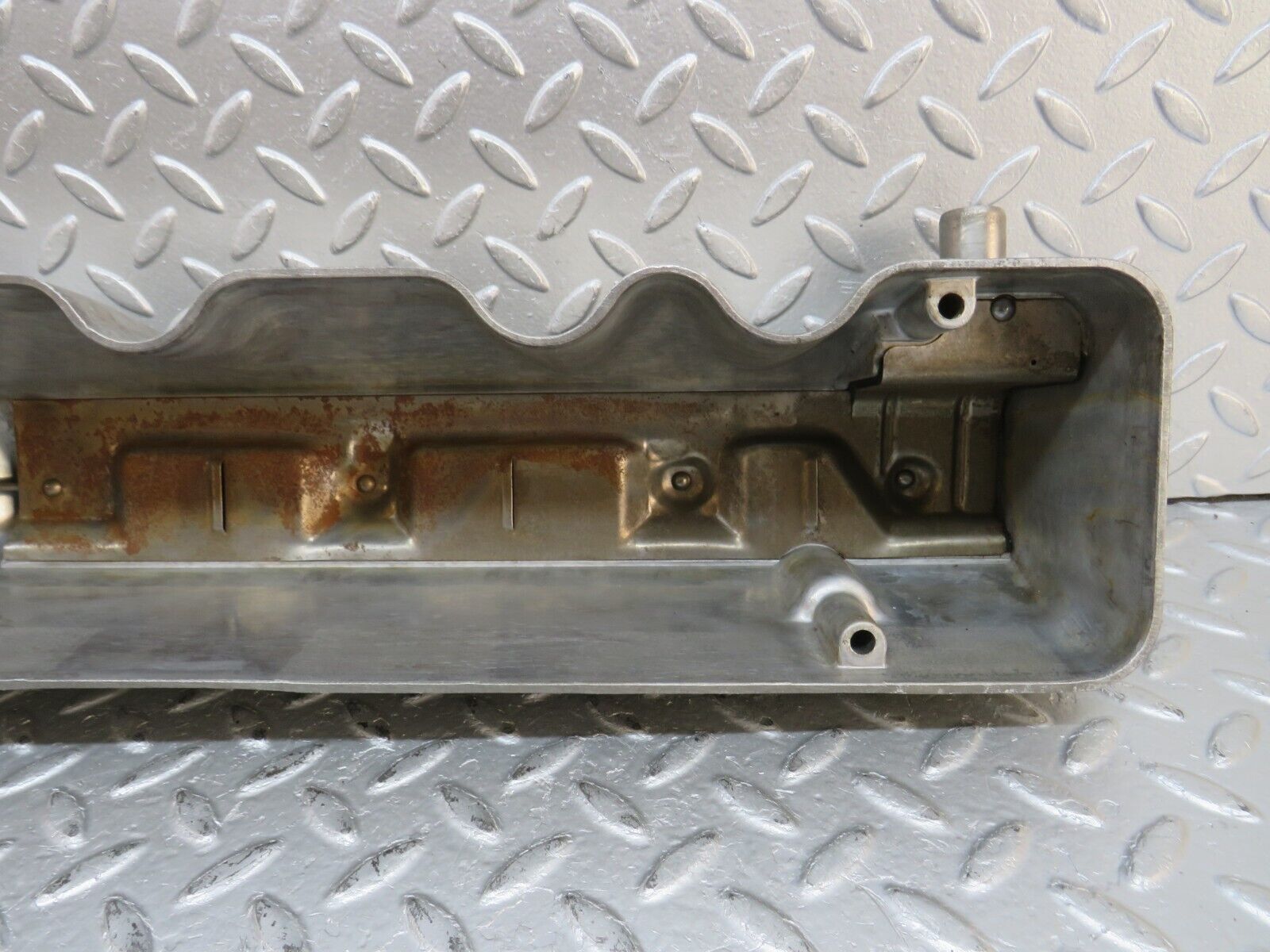 32843 Mercedes-Benz C107 R107 350 V8 Cylinder Head Valve Cover Right Side 1160161905