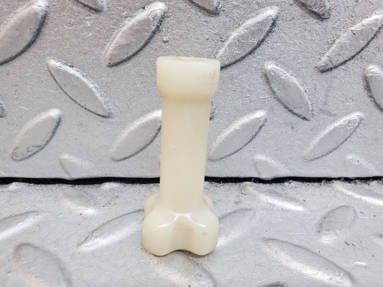 44800 Mercedes-Benz W124 220E Windscreen Washer Reservoir Holder 2018690028