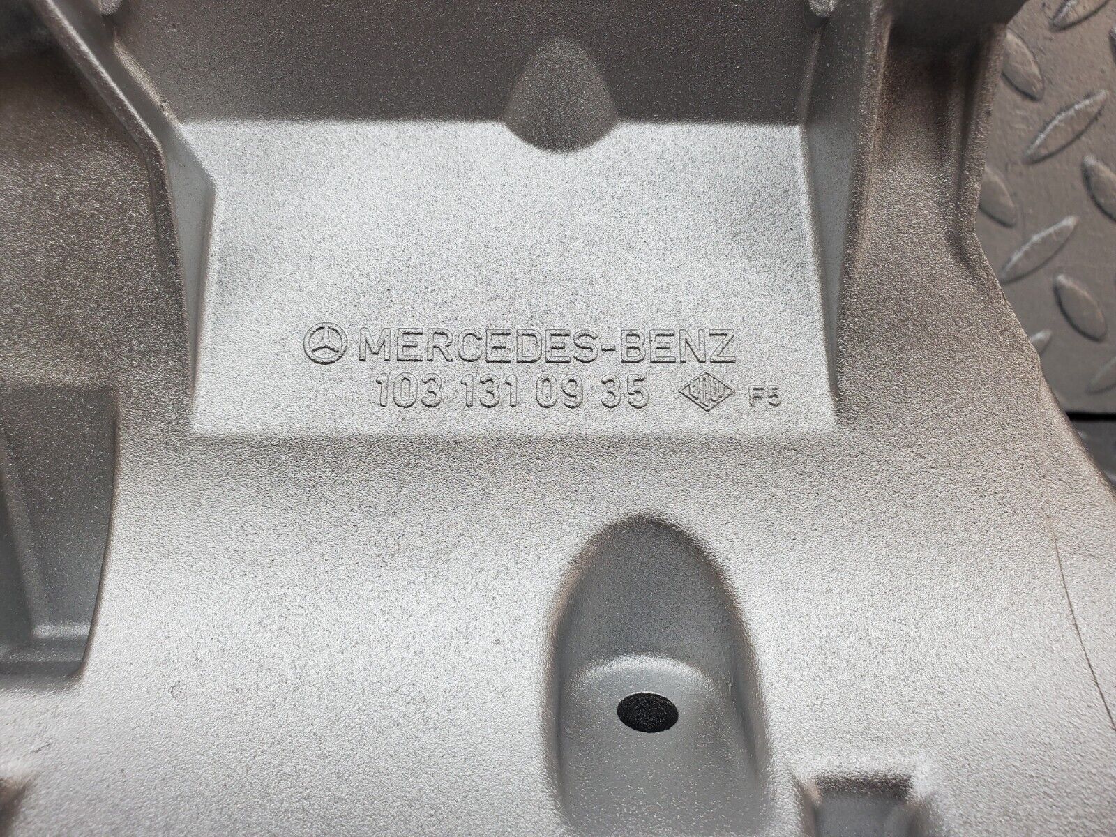 45081 Mercedes-Benz R129 300SL Coupe Power Steering Pump Bracket 1031310935