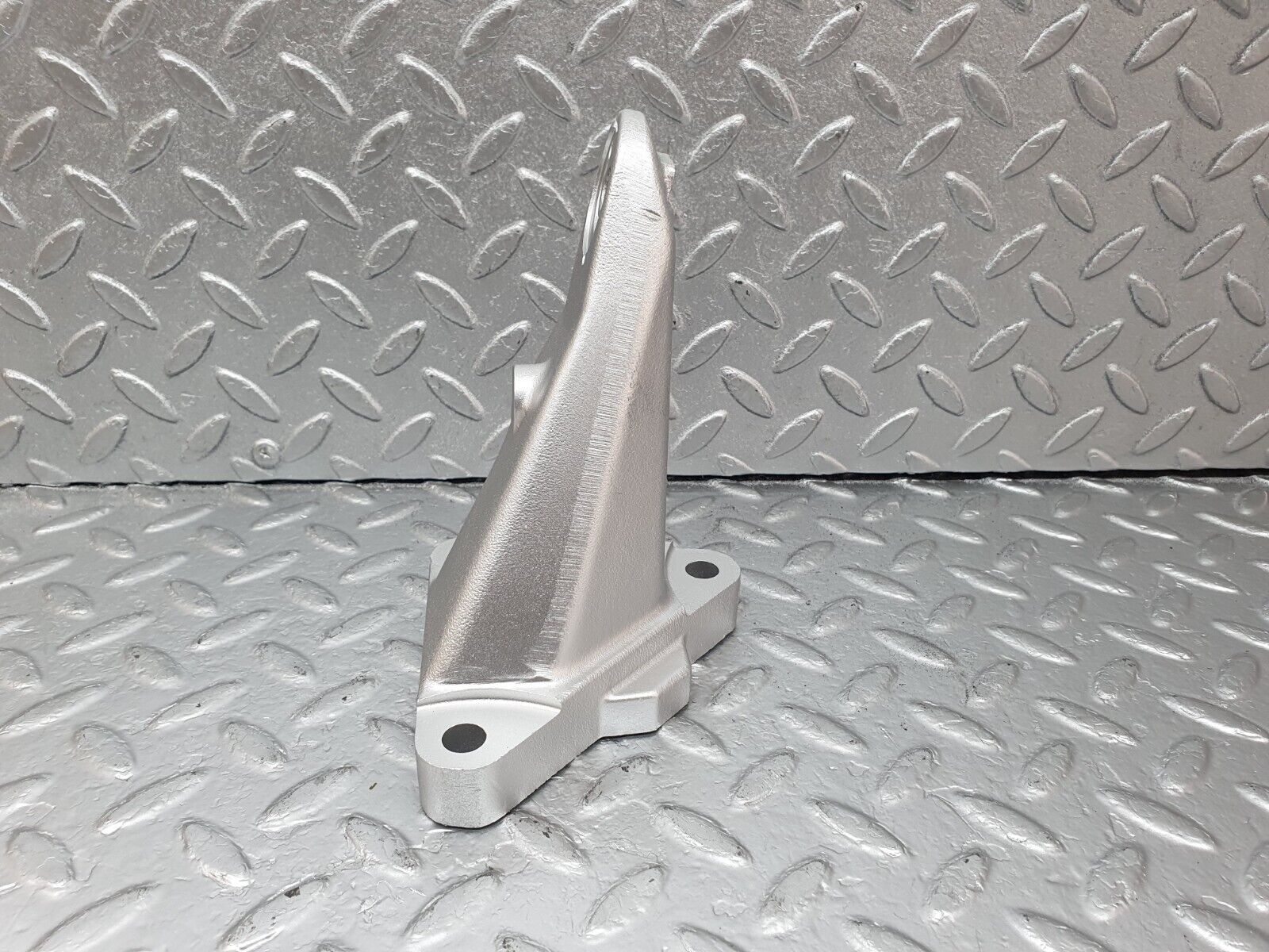 42711 Mercedes-Benz W201 190 2.0L Engine Mount Bracket Right Side 1022234204