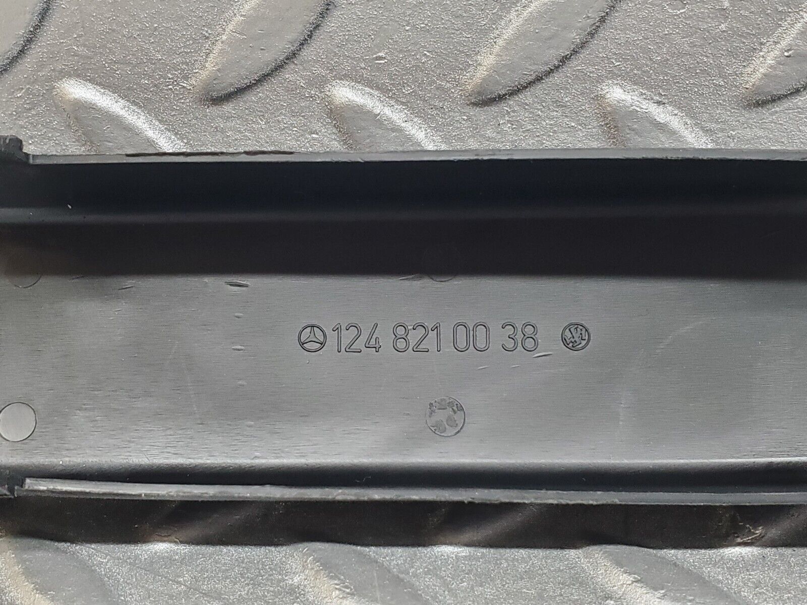 44727 Mercedes-Benz W124 220E Dash Harness Connector Cover 1248210038