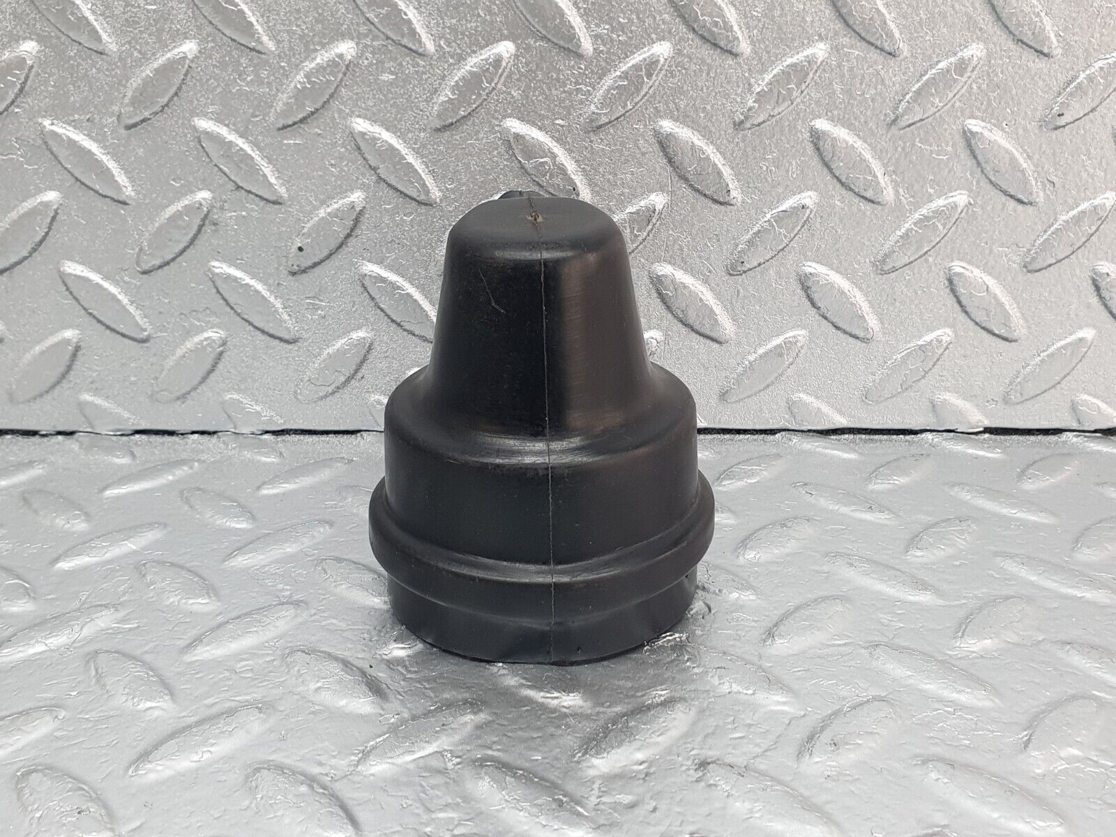 43415 Mercedes-Benz C126 380SEC Coupe Ignition Coil Protective Cap 0001581785