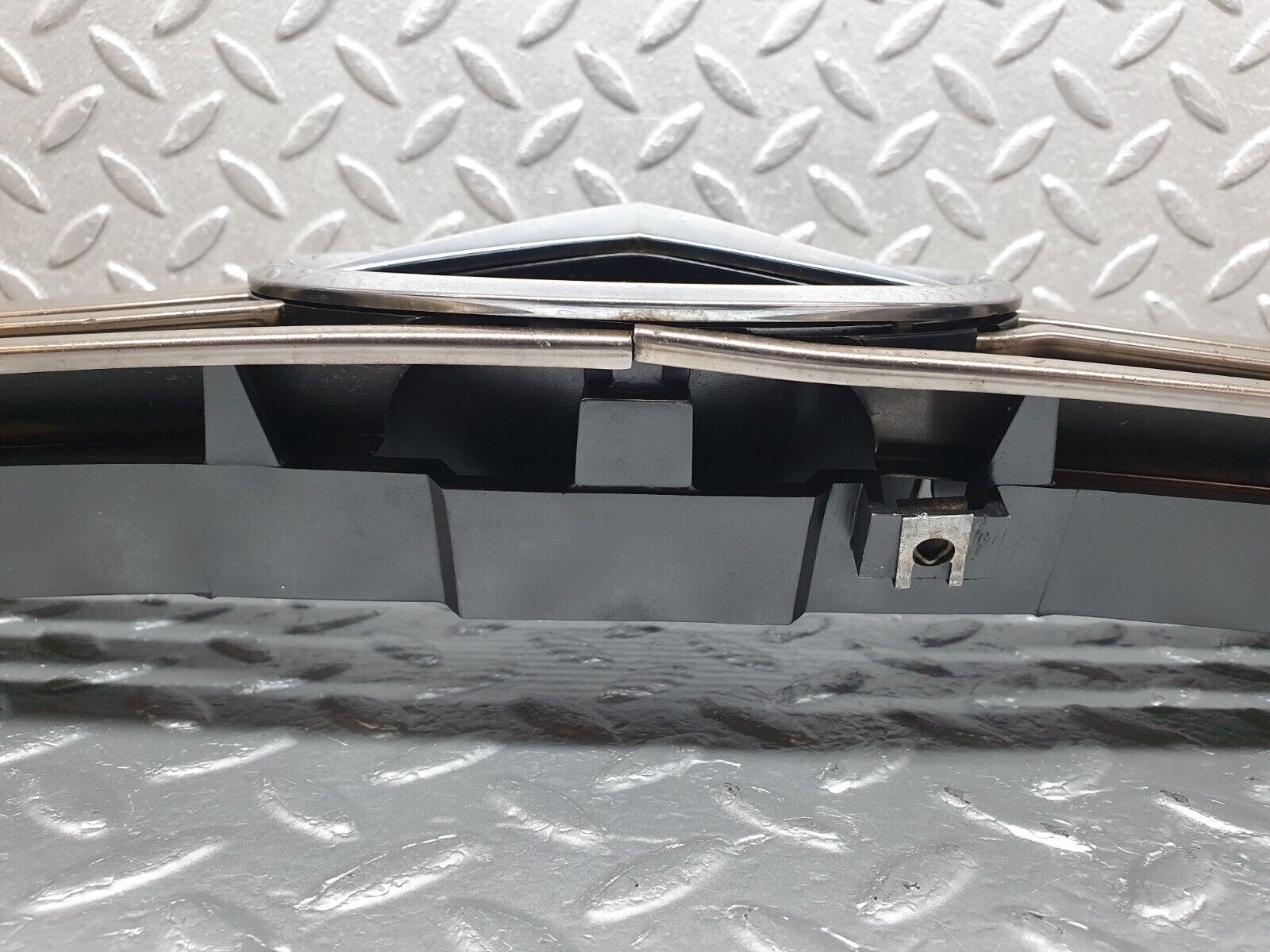 42175 Mercedes-Benz R129 320SL Coupe Bonnet Grill 7 Slat 1298800185