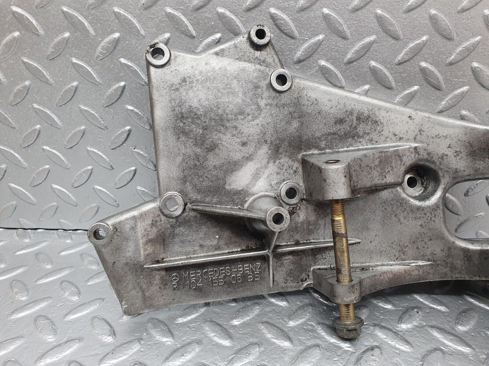 42565 Mercedes-Benz R129 320SL Coupe Alternator Generator Mount Bracket 1041550635