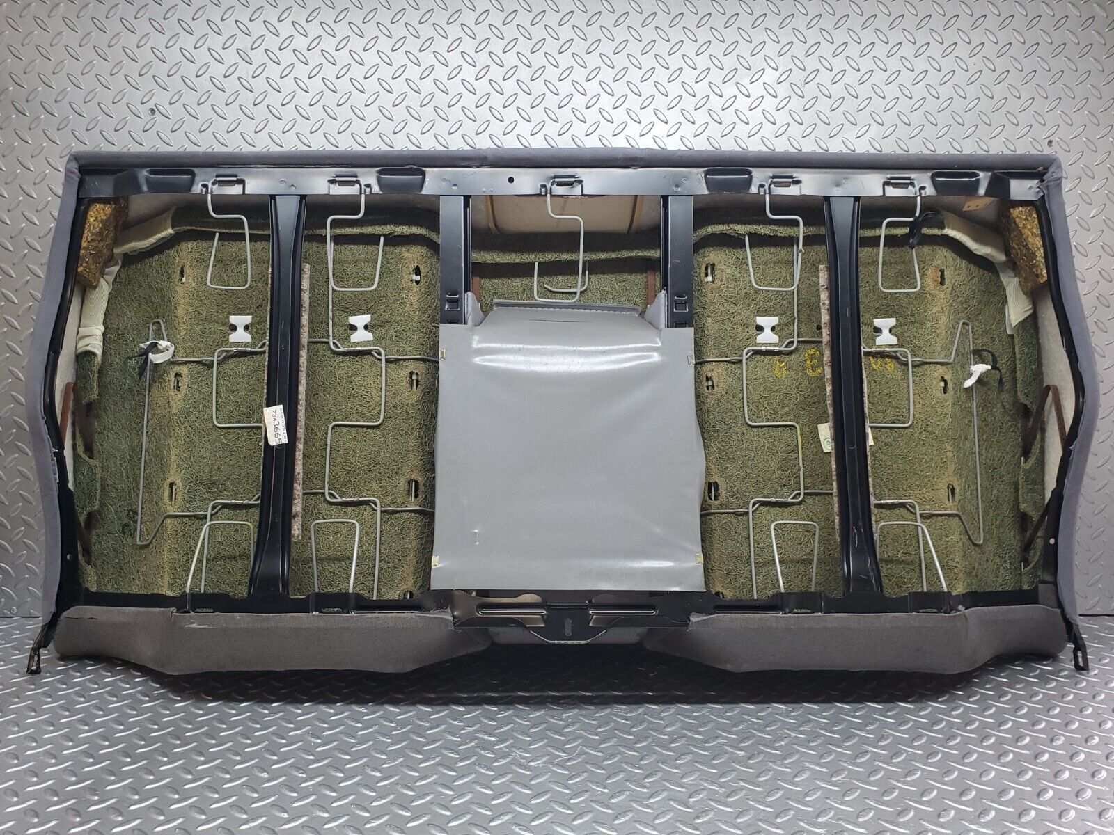 44738 Mercedes-Benz W124 220E Rear Seat 1249202216