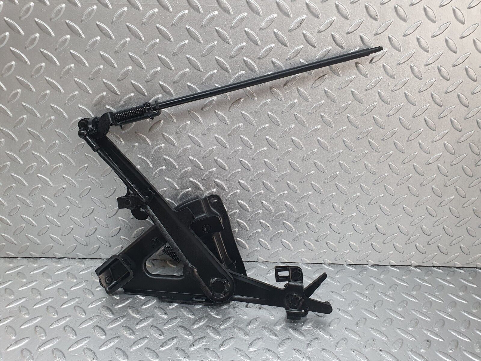 43827 Mercedes-Benz C126 380SEC Coupe Handbrake Regulator