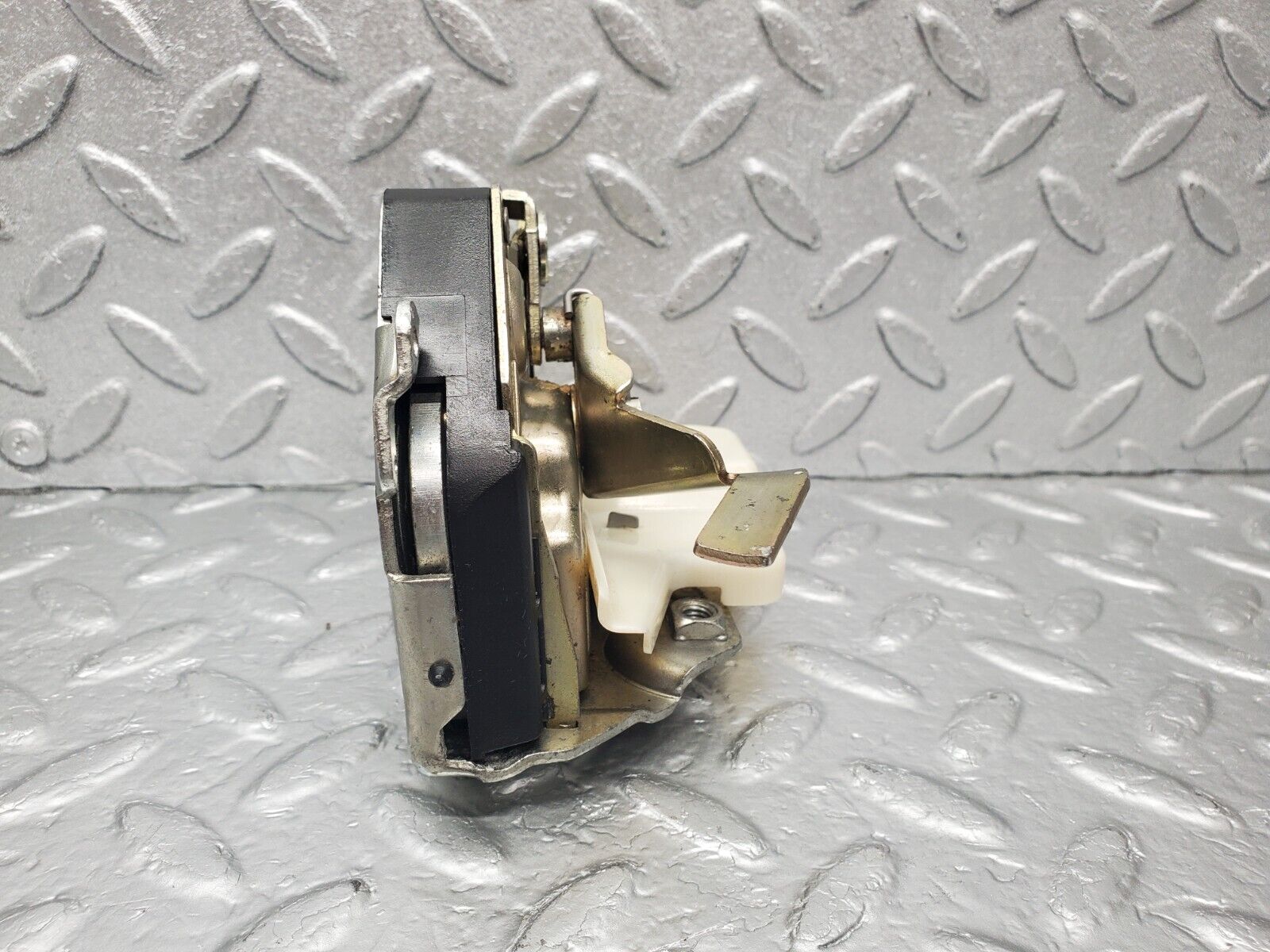 46255 Mercedes-Benz W124 280E Rear Right Door Lock Mechanism