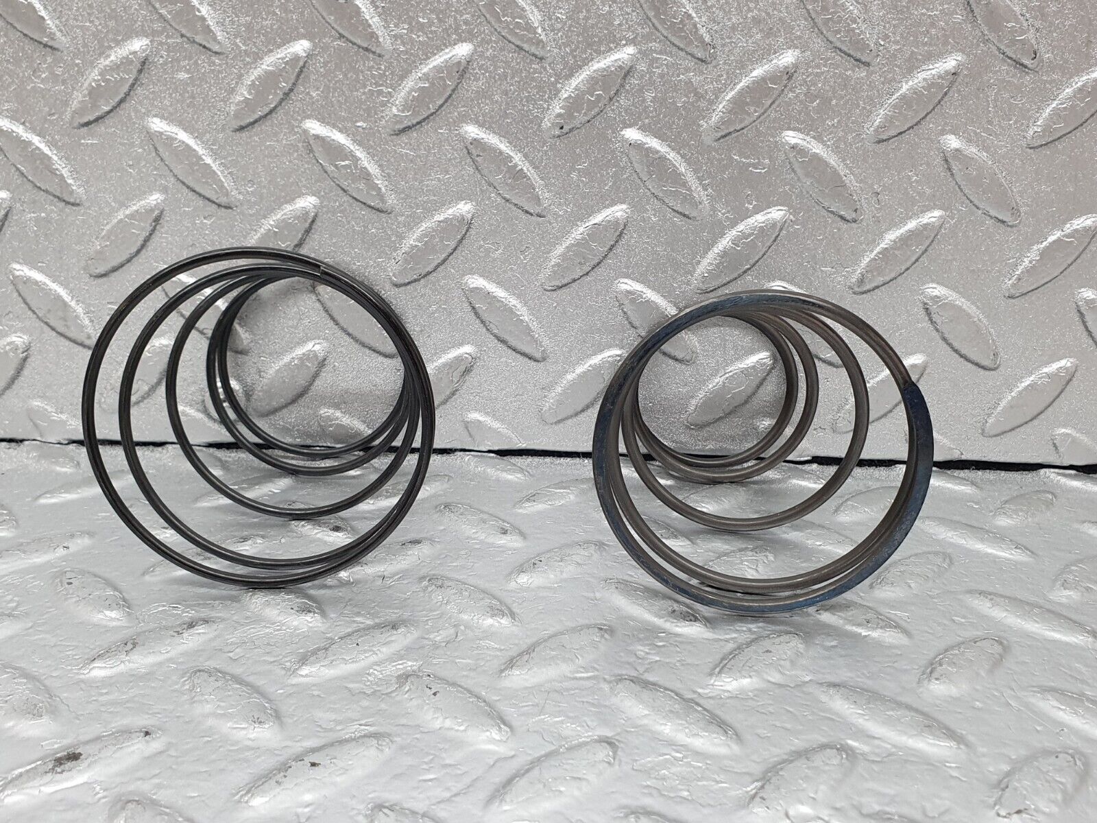 44235 Mercedes-Benz C107 350SLC Coupe Automatic Gearbox Piston Spring 722.001