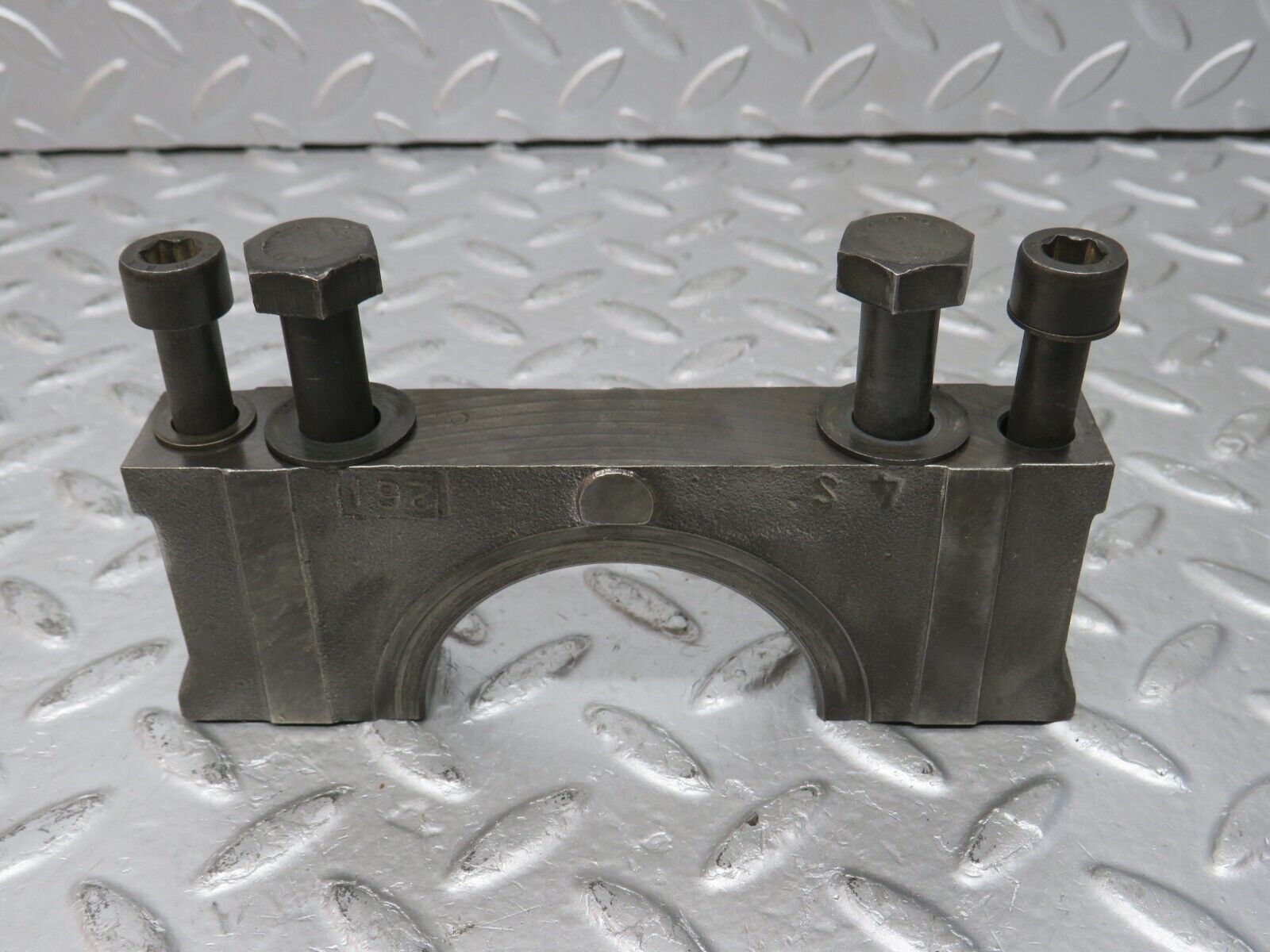 32869 Mercedes-Benz C107 R107 350 V8 Crankshaft Bearing Block 1160110312