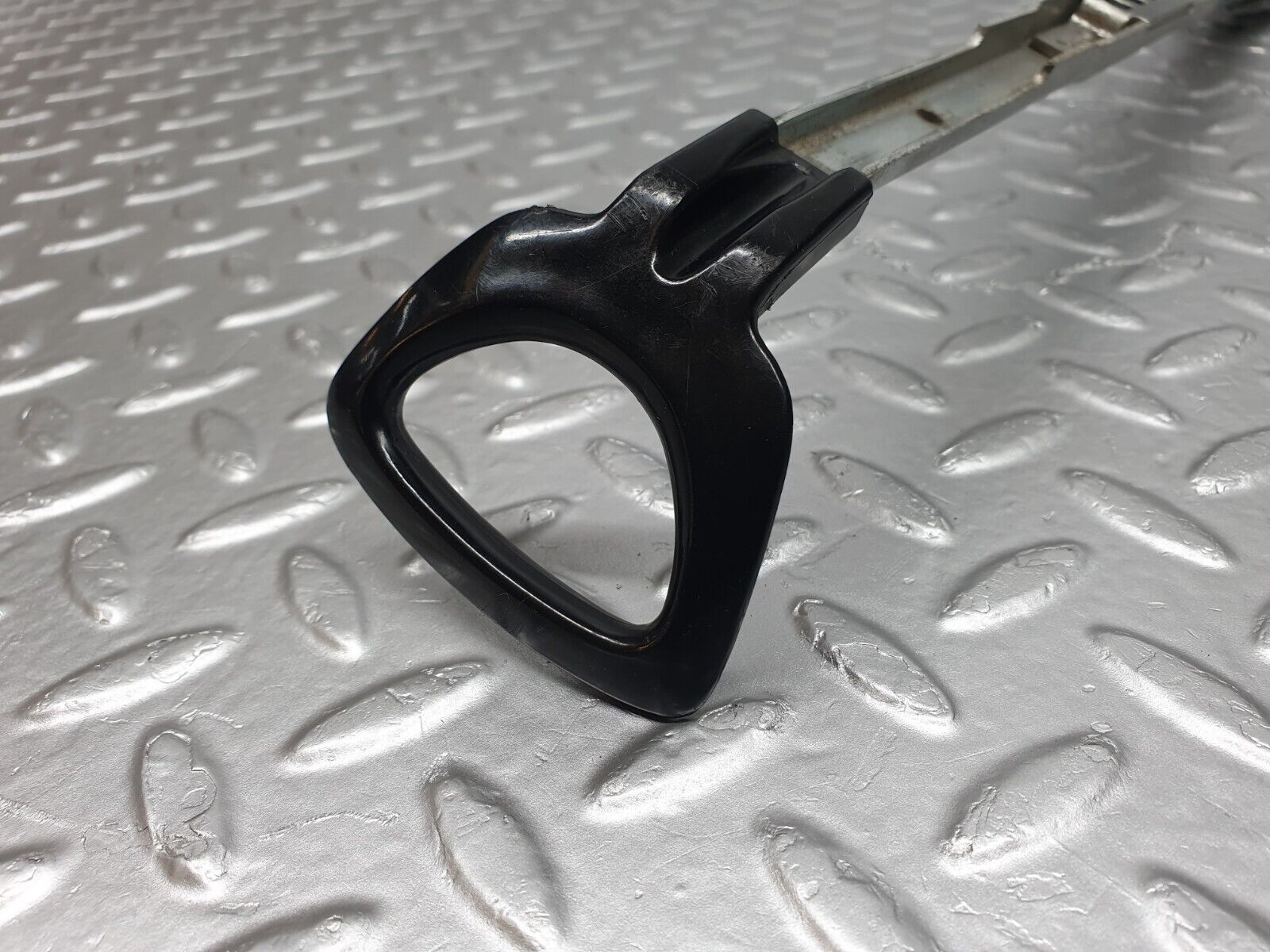 43095 Mercedes-Benz W108 280SE Front Right Seat Side Sliding Adjust Handle