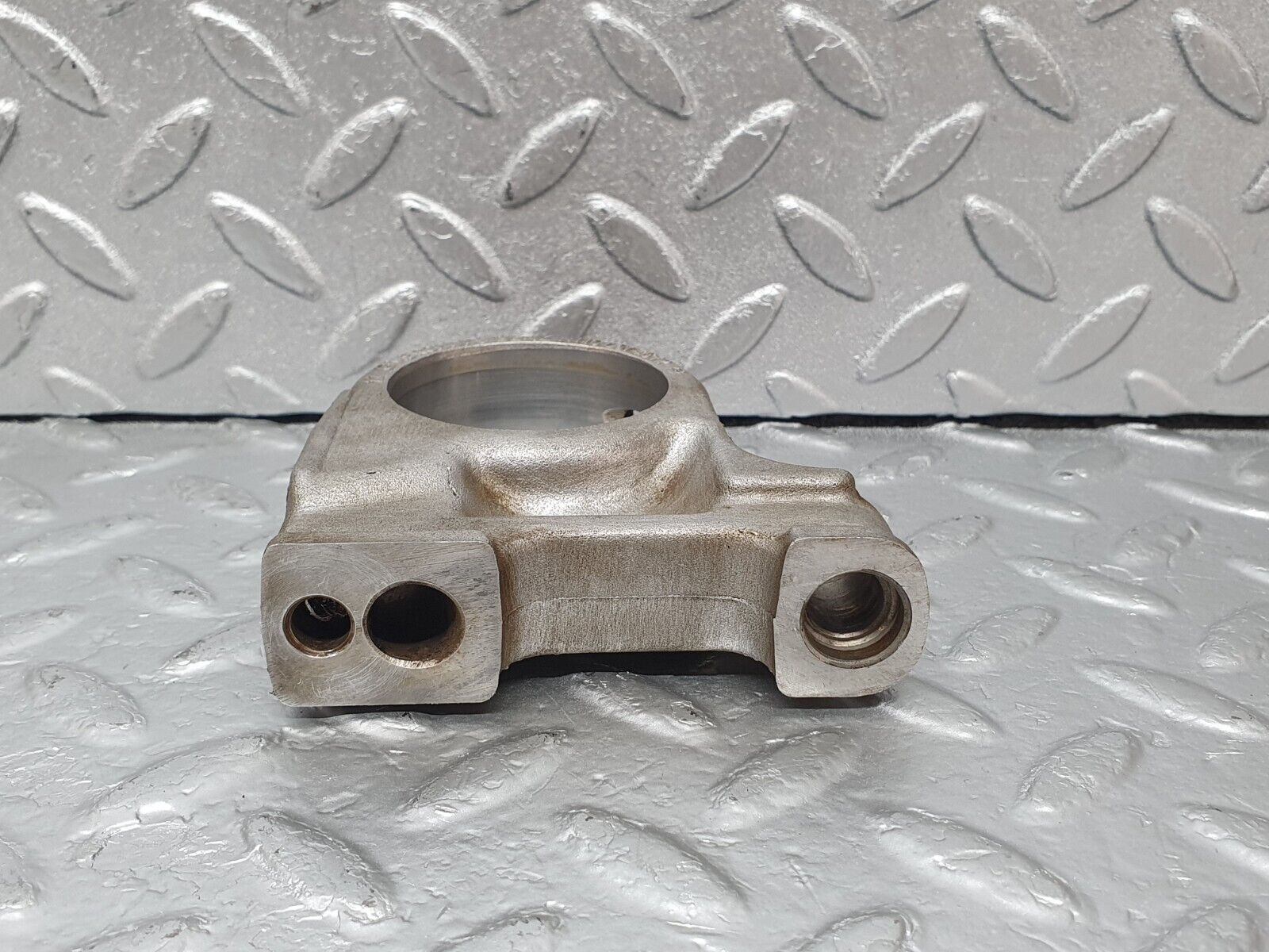 43798 Mercedes-Benz C126 380SEC Coupe Camshaft Tower Bearing 1160514612