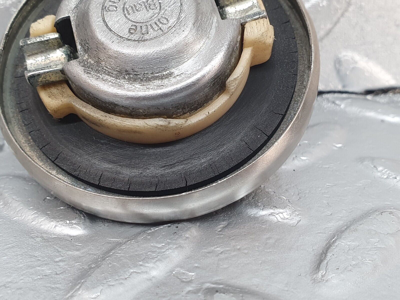 42893 Mercedes-Benz W201 190 2.0L Fuel Tank Cap 1244700005