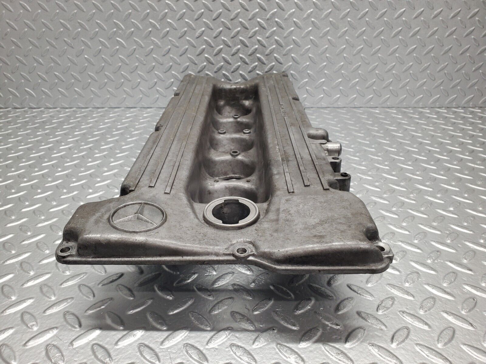 46704 Mercedes-Benz C123 280CE Coupe Cylinder Head Valve Cover 1100160905