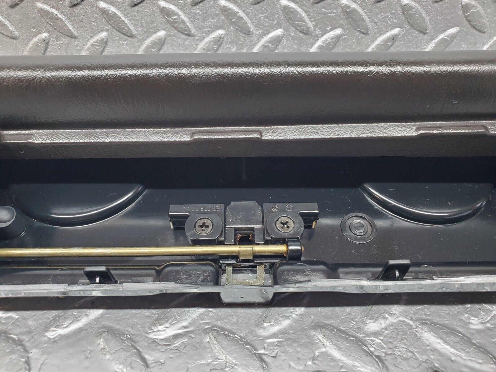 45984 Mercedes-Benz W126 420SE Glove Box Door No Key