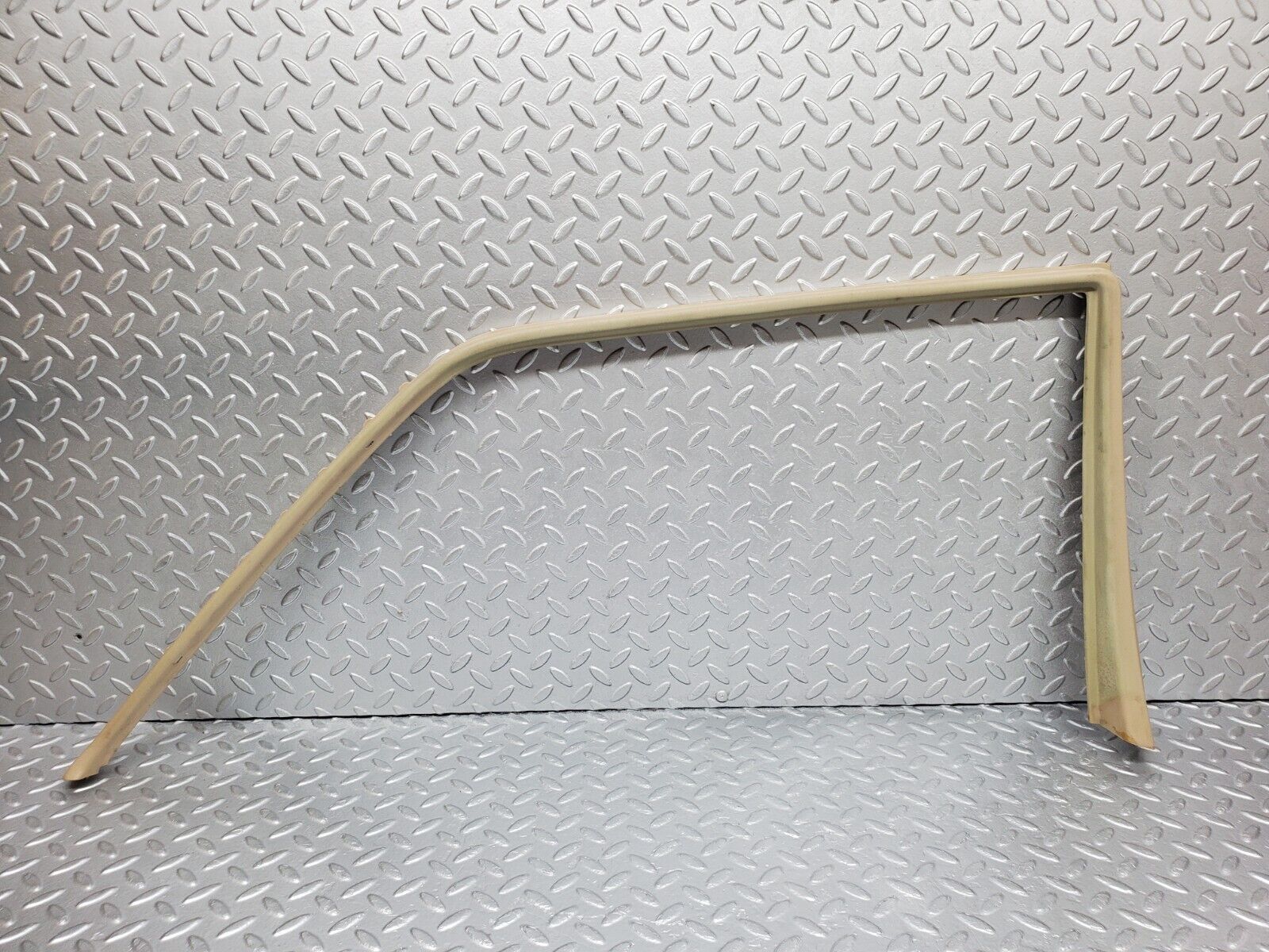 45862 Mercedes-Benz W126 420SE Rear Left Door Window Frame Cover 1267350571