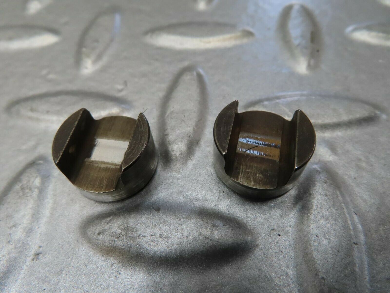 15697 Mercedes-Benz R107 450SL Valve Rocker Arm With Valve Tappet Pair