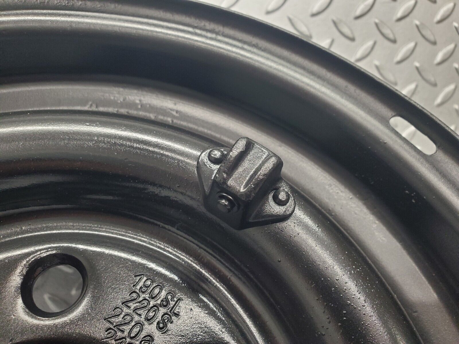 46127 Mercedes-Benz 190SL Steel Wheel 5Kx13-B