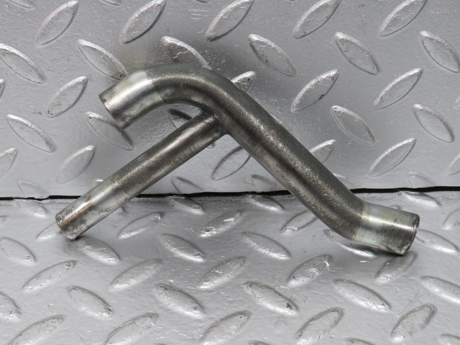 33072 Mercedes-Benz C107 R107 350 V8 Air Intake Pipe