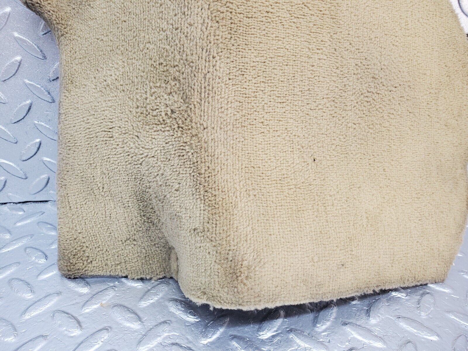 45692 Mercedes-Benz W126 420SE Front Right Kick Panel Beige 1266880406