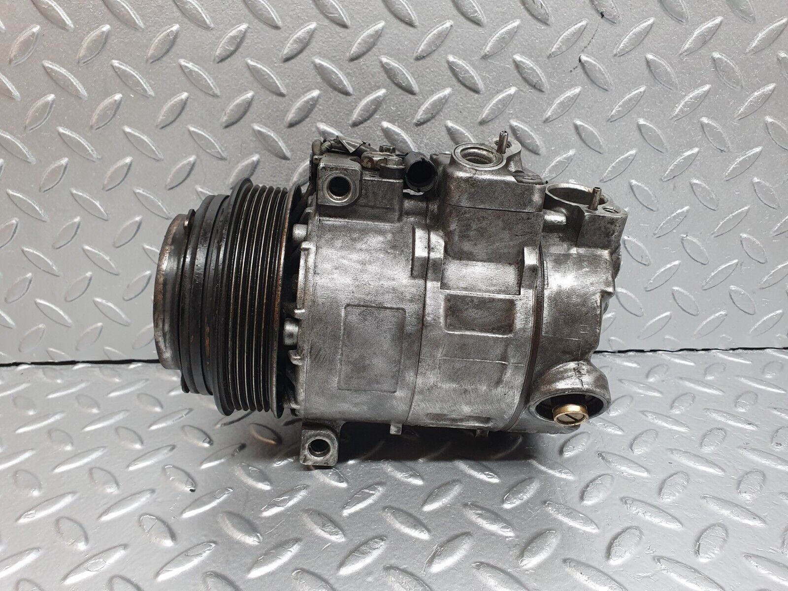 41921 Mercedes-Benz W202 C200 Air Conditioning Compressor 0002302011