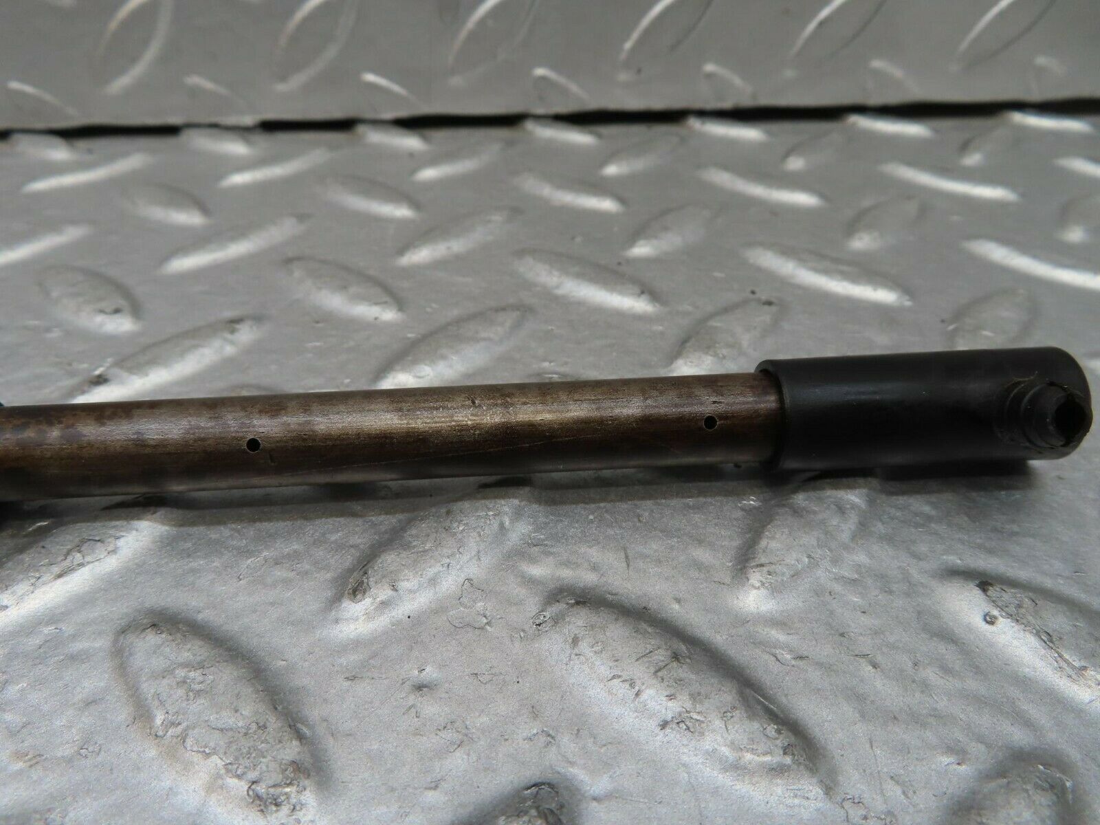 15683 Mercedes-Benz 1979 R107 450SL Camshaft Oil Tube