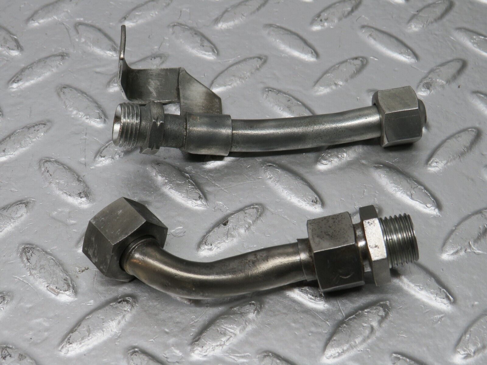 32836 Mercedes-Benz C107 R107 350 V8 Oil Pipe Hose