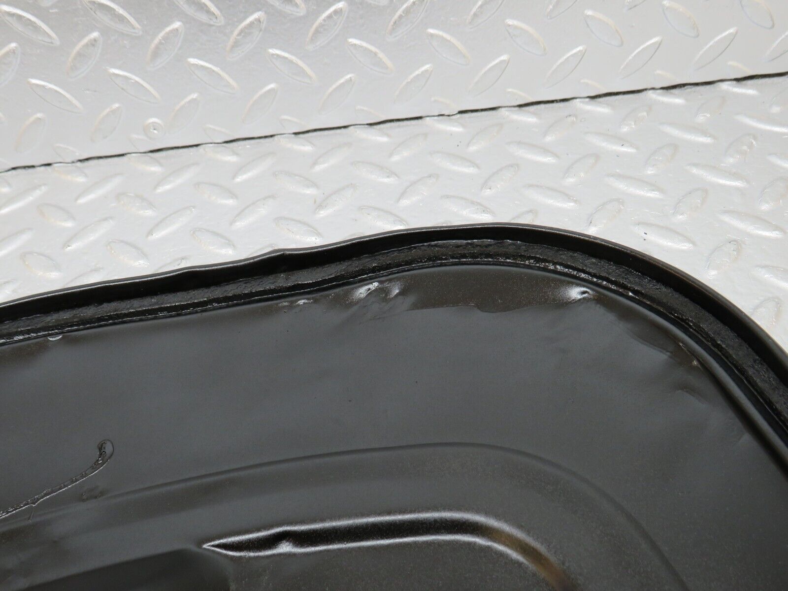 33560 Mercedes-Benz C107 R107 Air Filter Box Housing Lid 0080948902