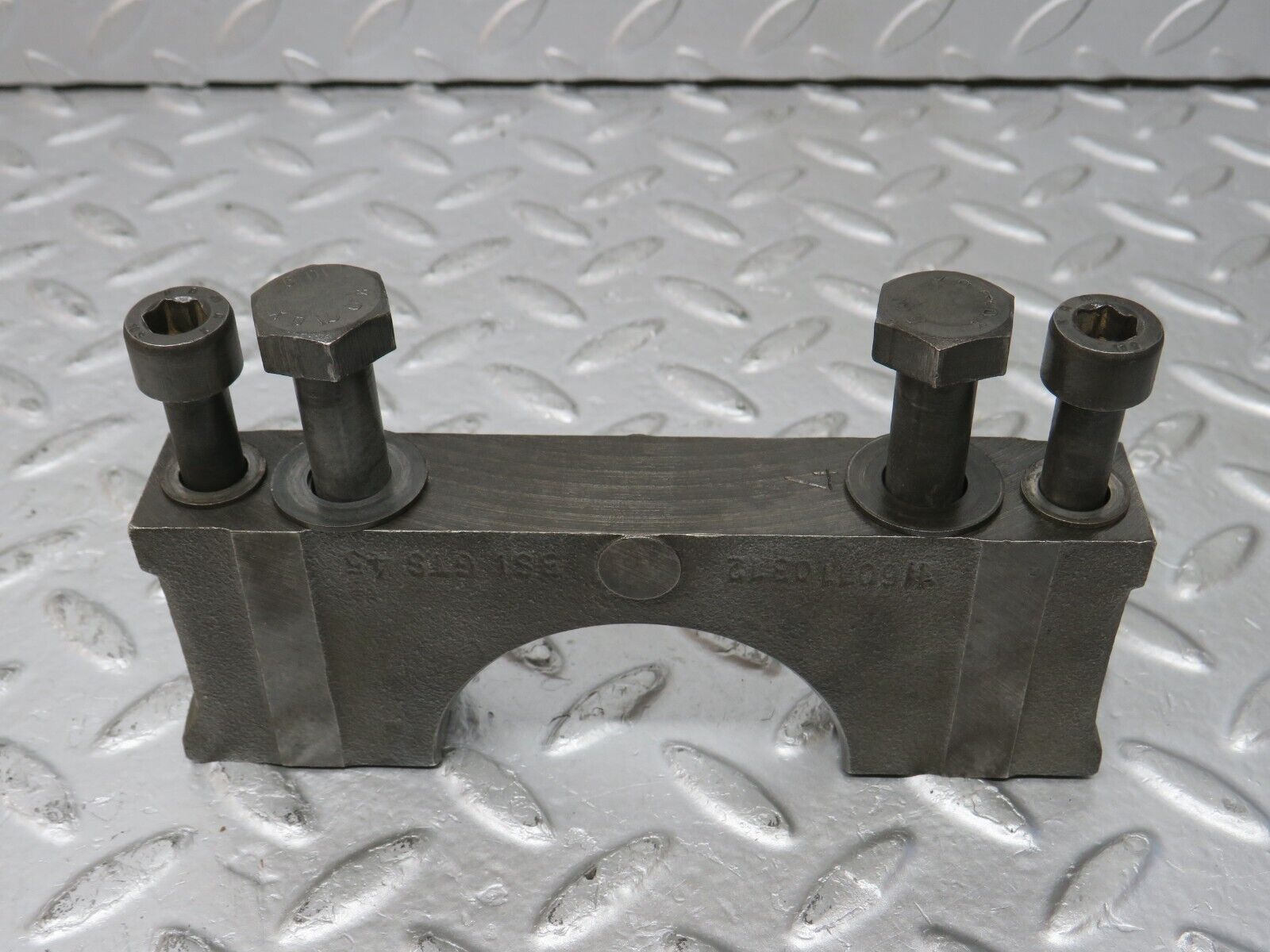 32868 Mercedes-Benz C107 R107 350 V8 Crankshaft Bearing Block 1160110312