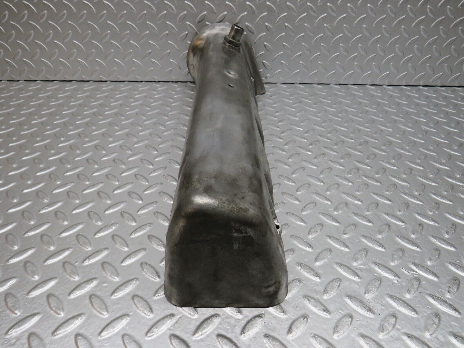 32770 Mercedes-Benz C107 R107 350 V8 Cylinder Head Valve Cover Left 1160161805