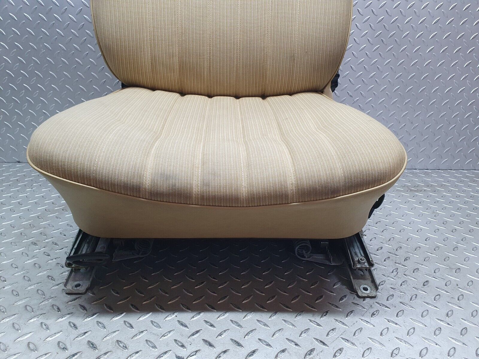 44053 Mercedes-Benz C123 230CE Coupe Front Left Seat Beige 1239104150