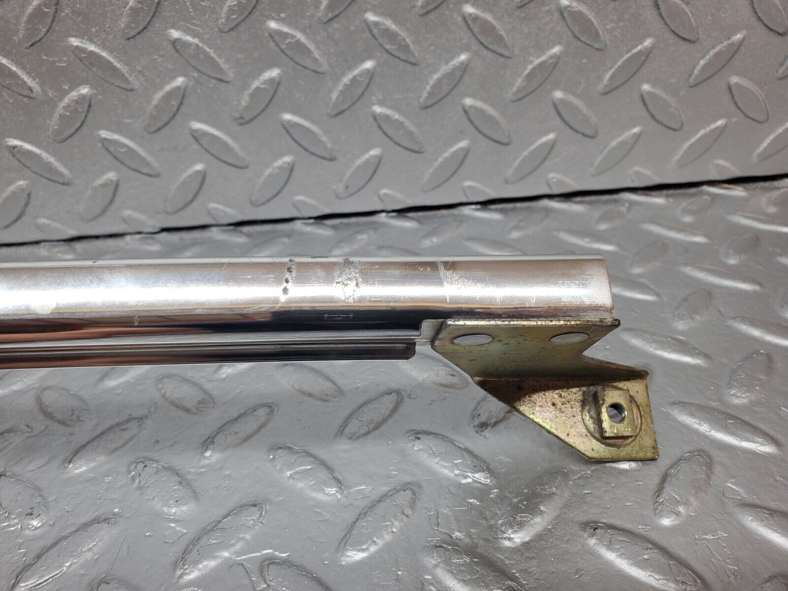 45814 Mercedes-Benz W126 420SE Rear Right Chrome Window Channel 1267300219