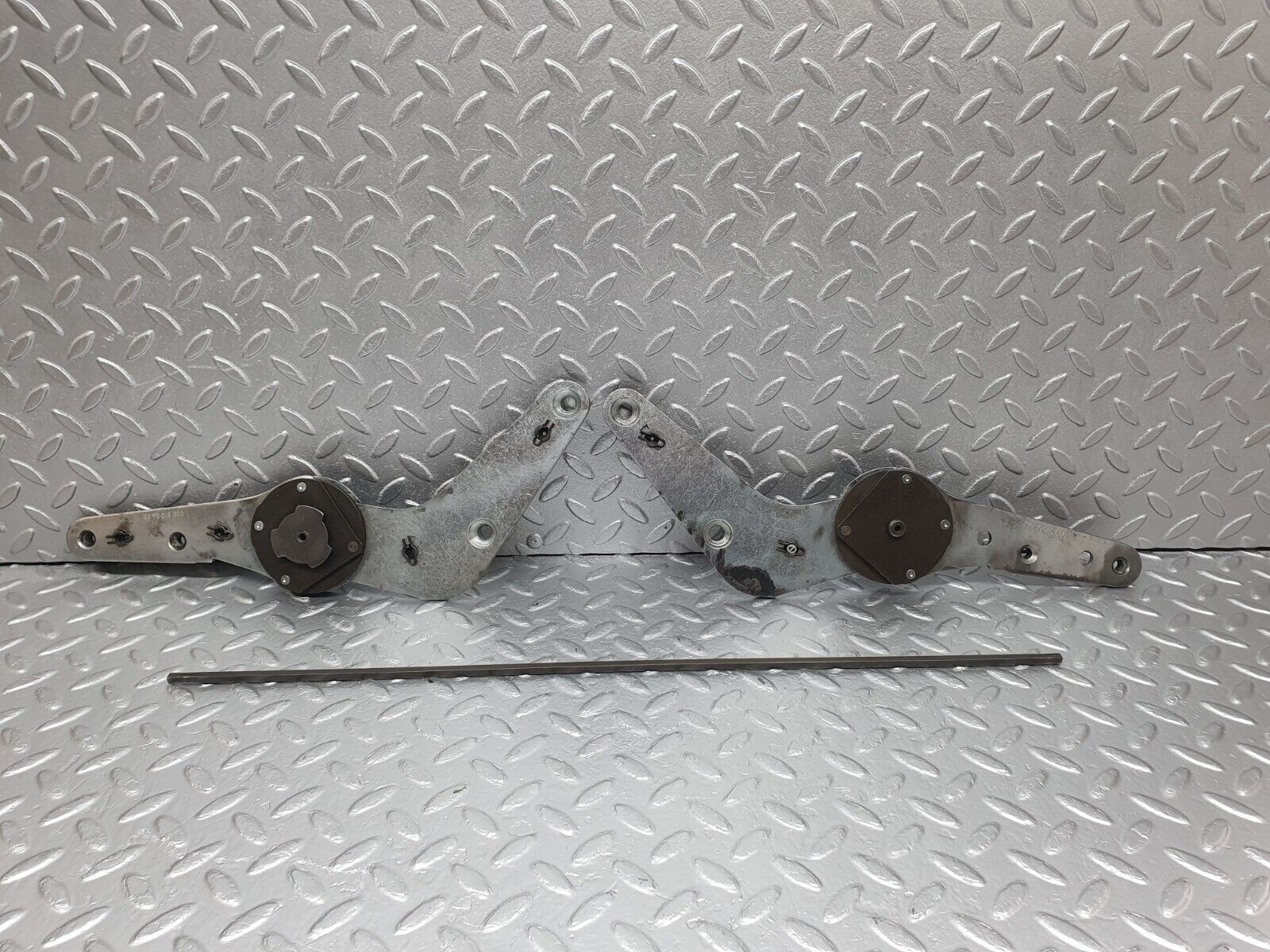 43331 Mercedes-Benz W108 280SE Front Right Seat Hinge Pair With Rod 0009106586 0009106485