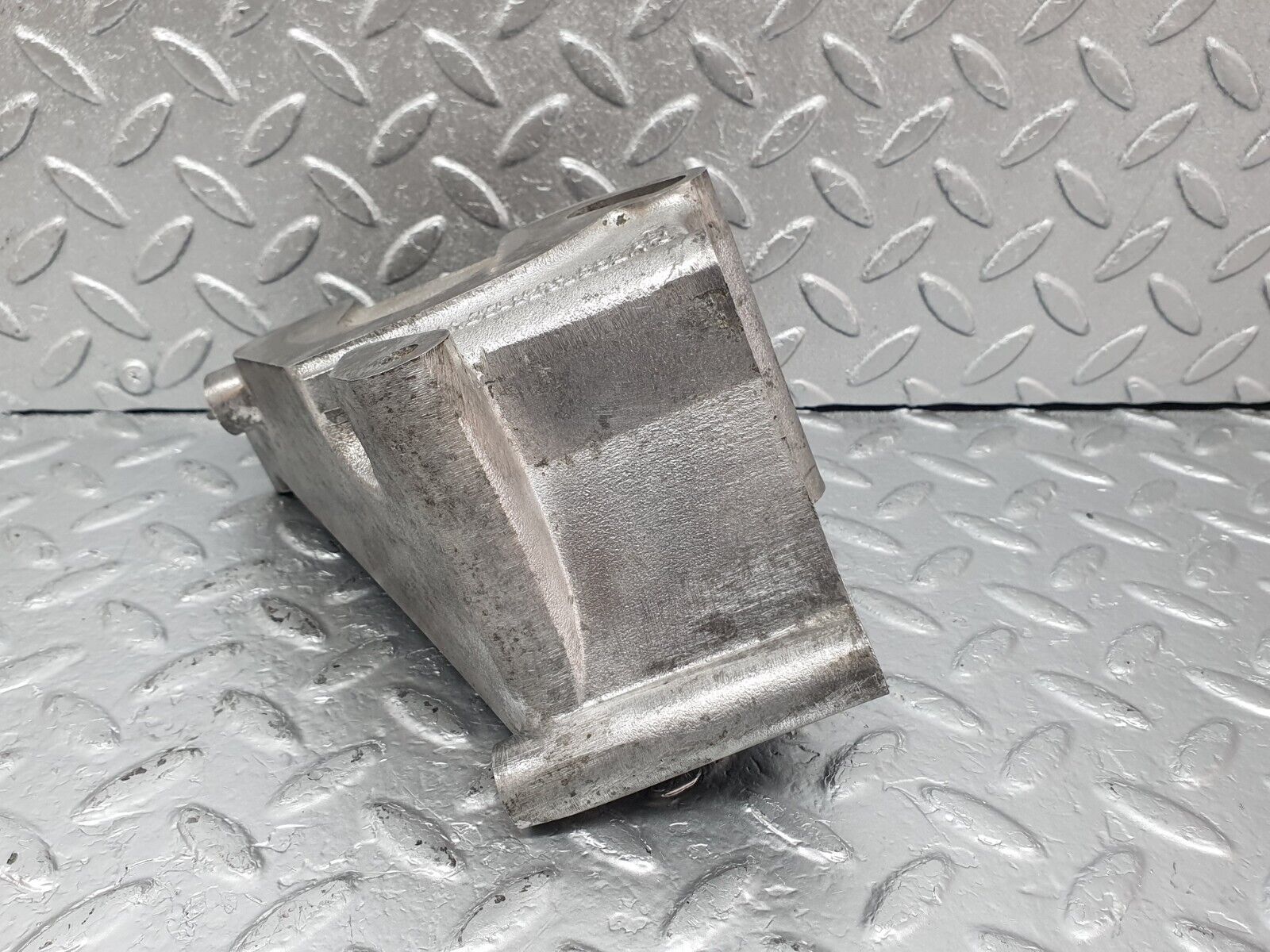 44016 Mercedes-Benz C123 230CE Coupe Power Steering Pump Bracket 1234660041