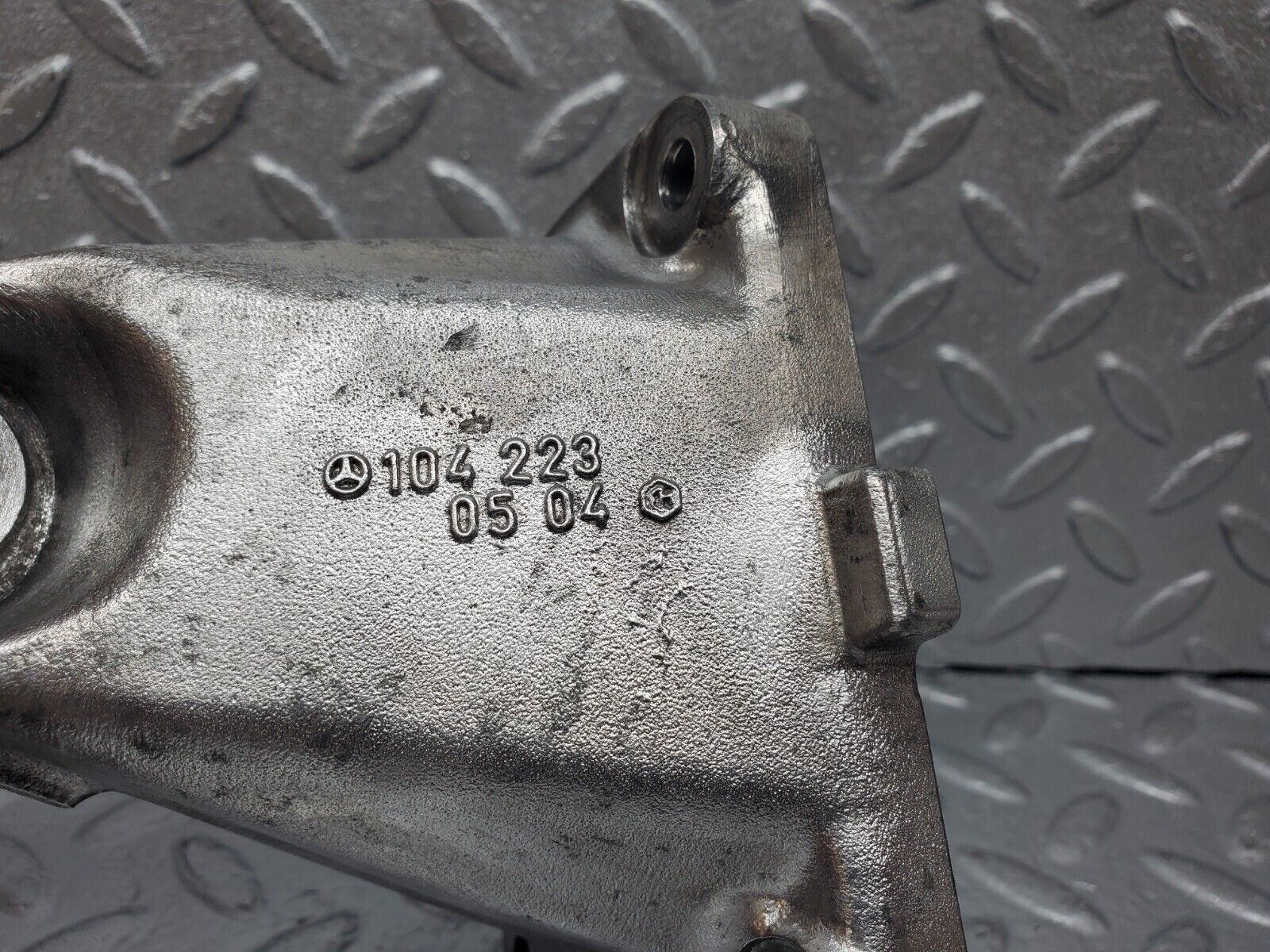 45093 Mercedes-Benz R129 300SL Coupe Engine Mount Bracket Right 1042230504