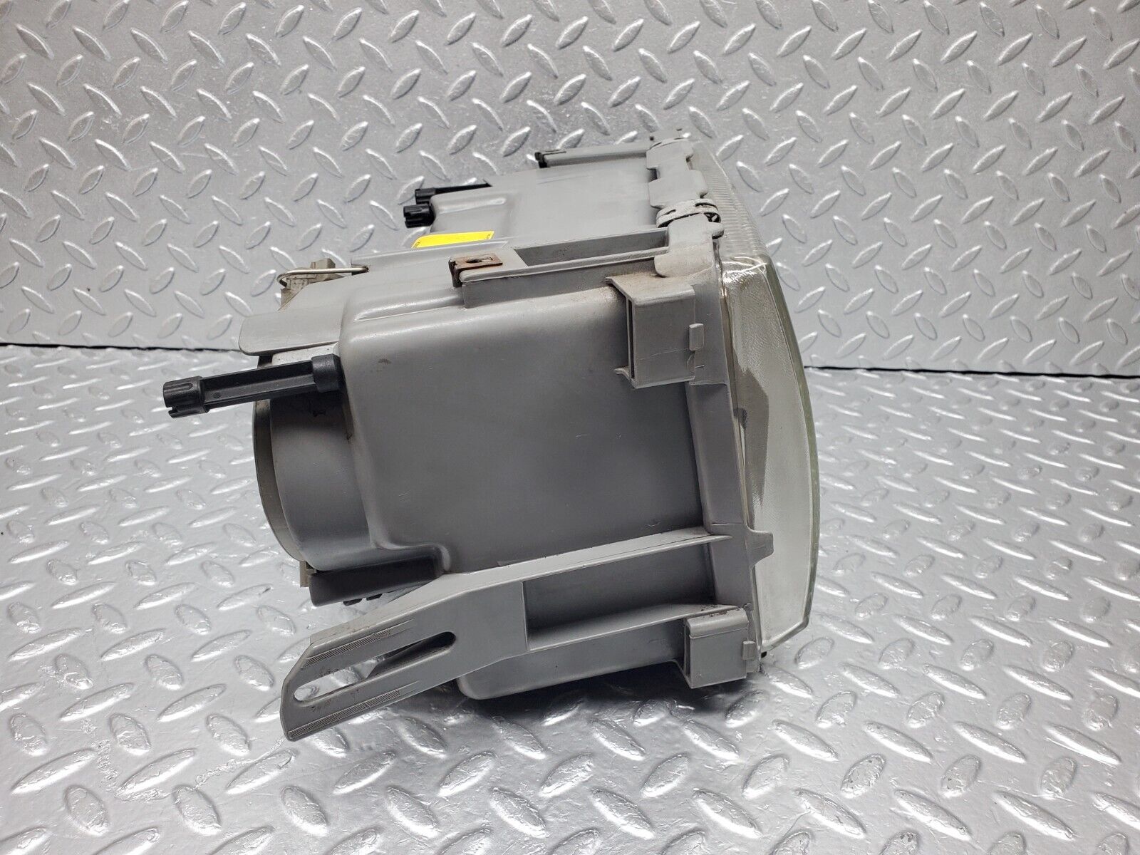 45826 Mercedes-Benz W126 420SE Headlight Right Bosch 0301065706 1268209361