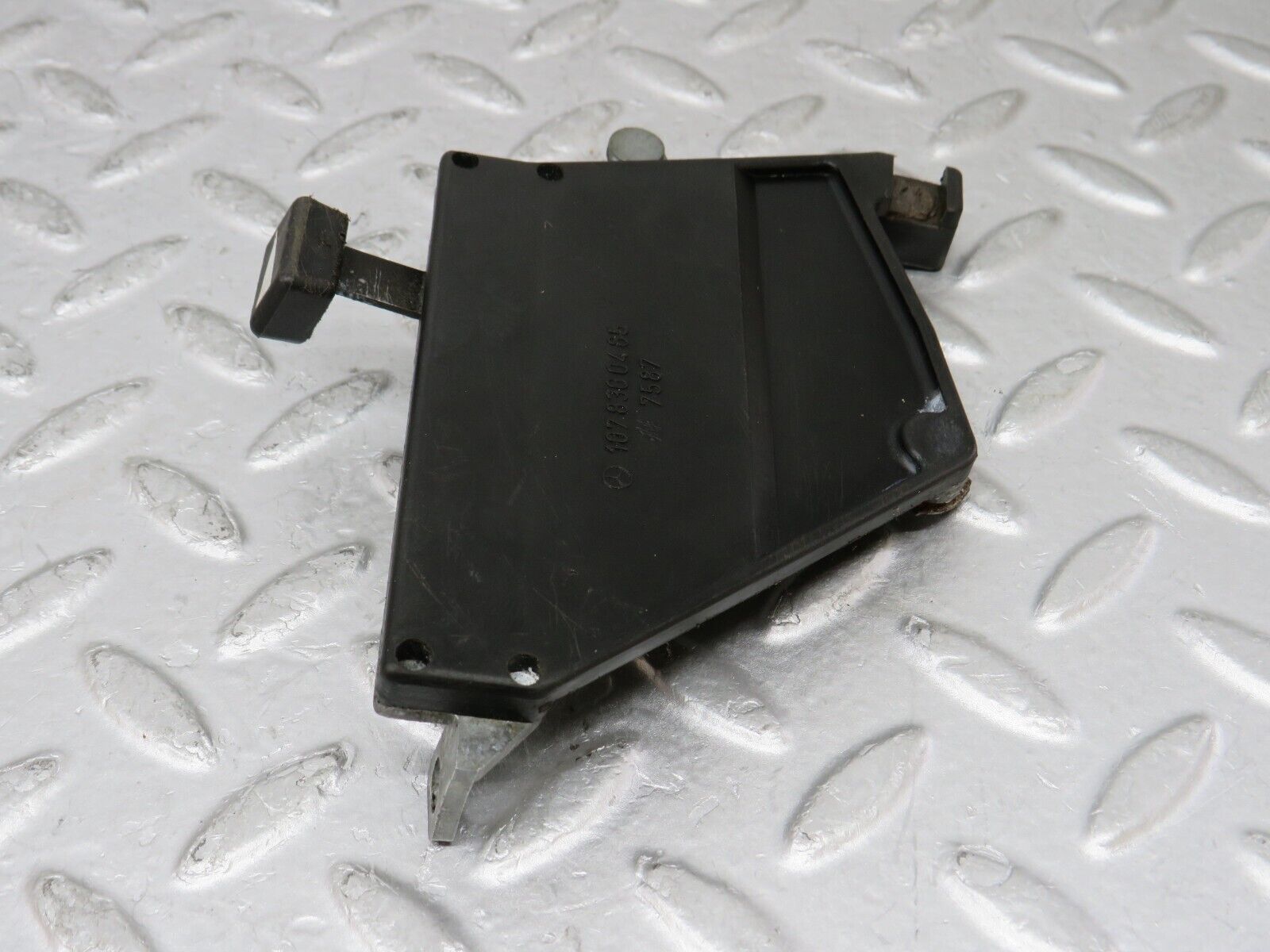 35540 Mercedes-Benz R107 280SL Air Vent Control Lever Right 1078300485