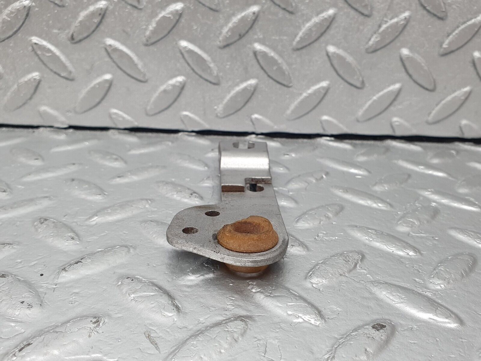 43832 Mercedes-Benz C126 380SEC Coupe Automatic Gearbox Linkage Bracket