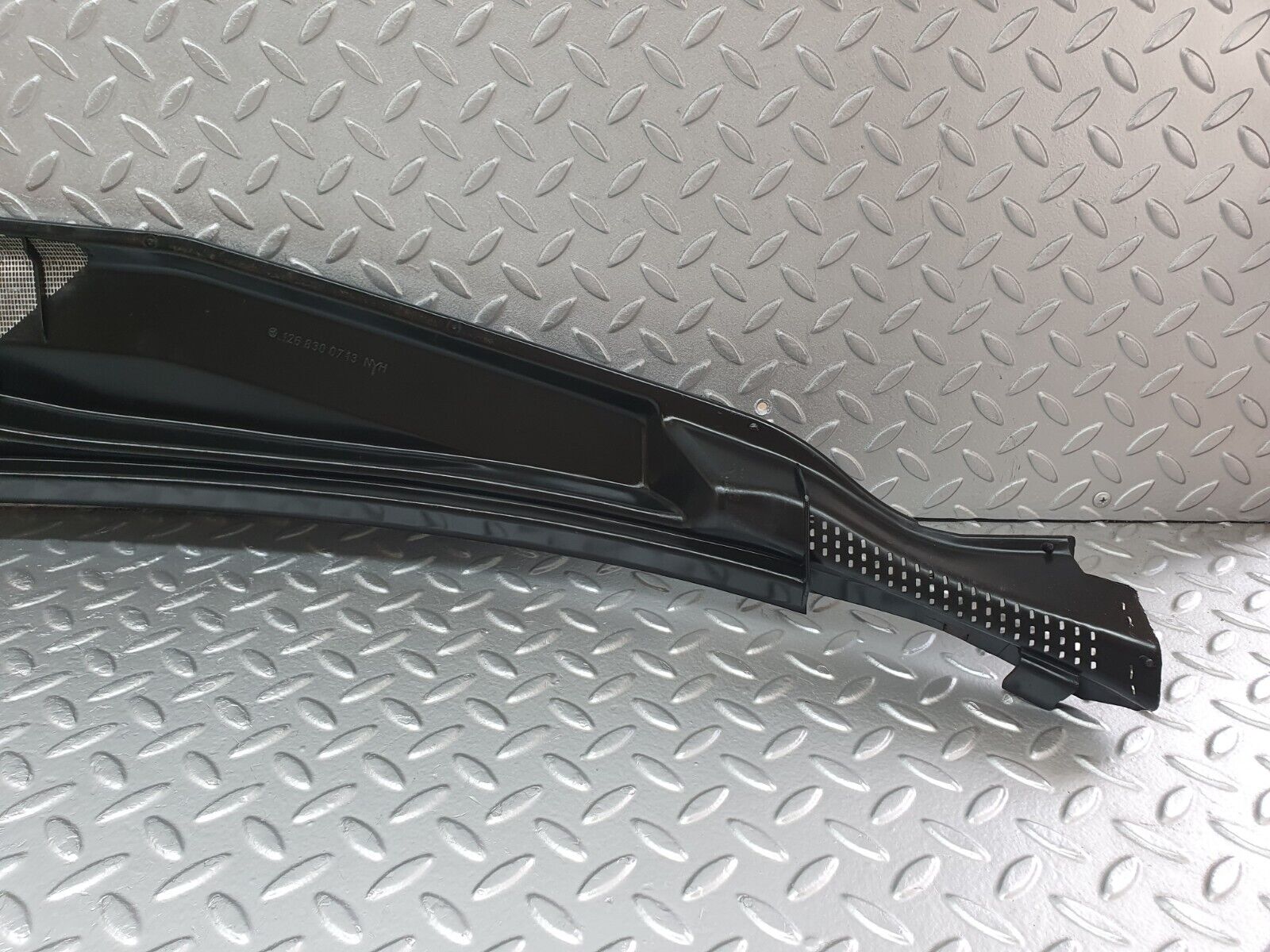 43743 Mercedes-Benz C126 380SEC Coupe Water Drain 1268300713 1268300813