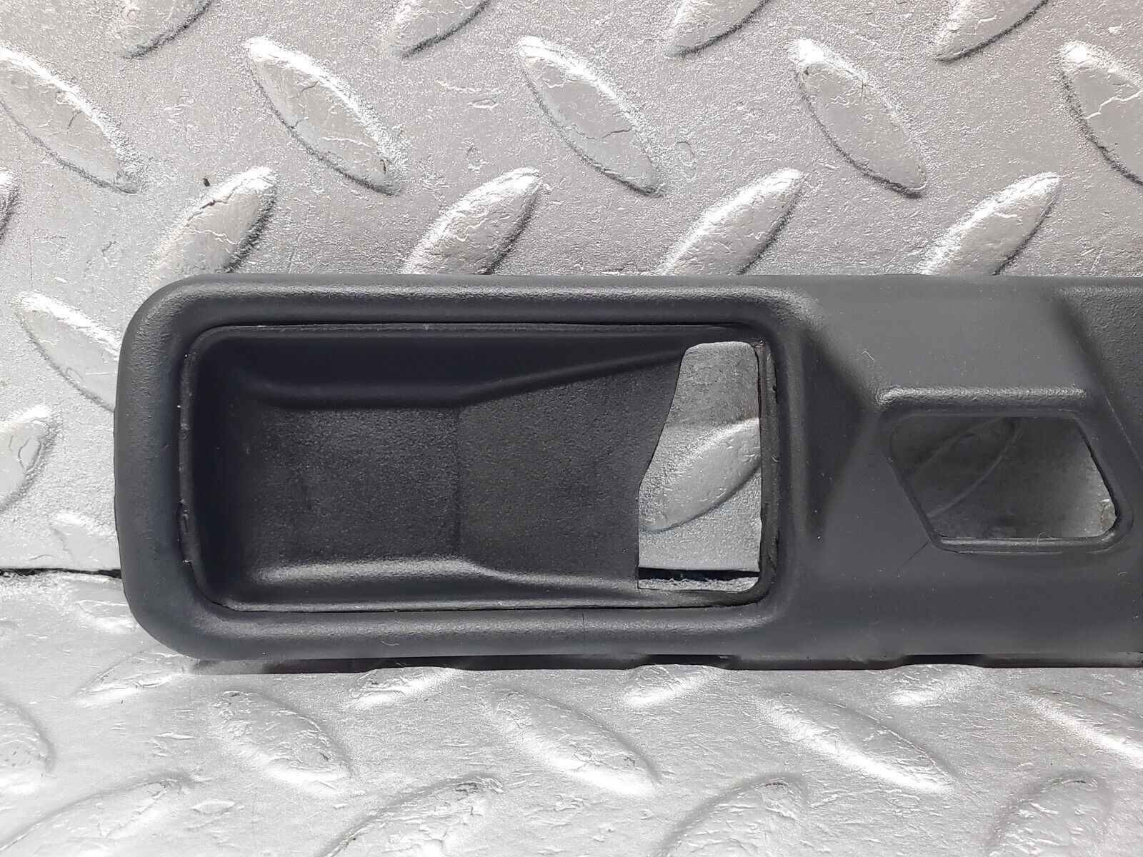 45895 Mercedes-Benz W126 420SE Rear Interior Door Handle Frame Right 1267660211 1267660491