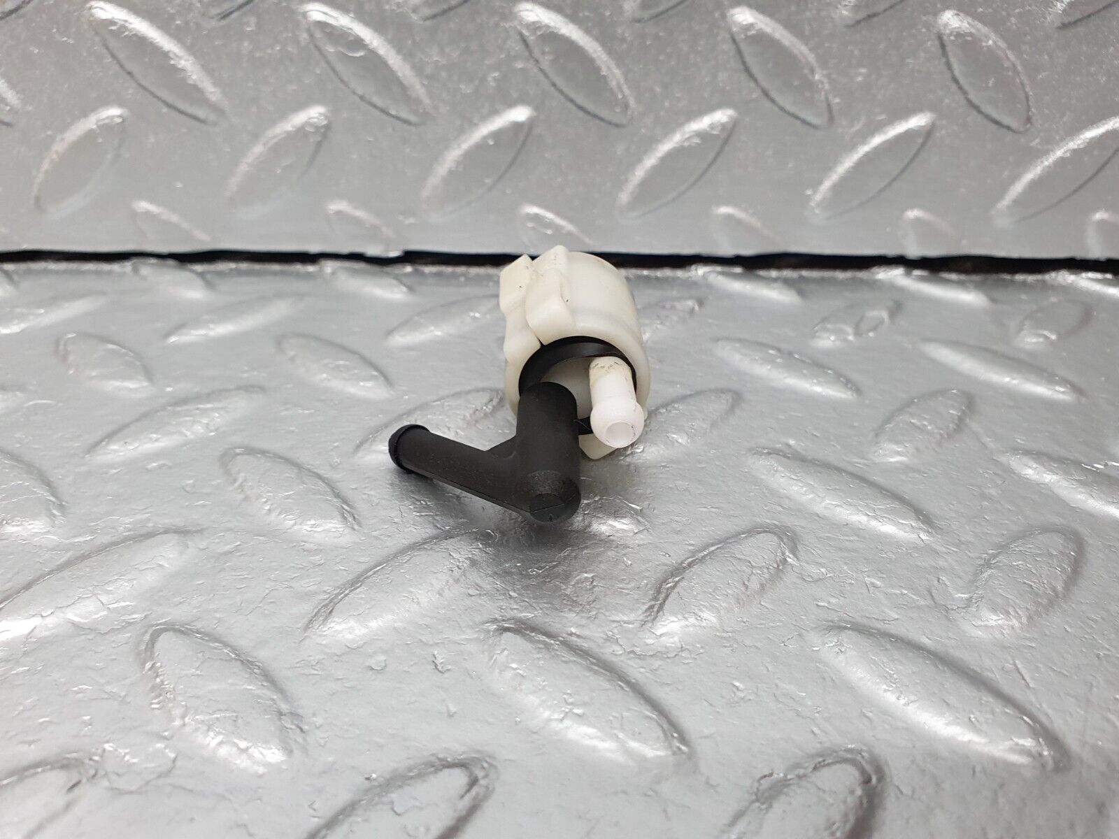 41653 Mercedes-Benz W124 200E Windscreen Washer Fluid Distributor