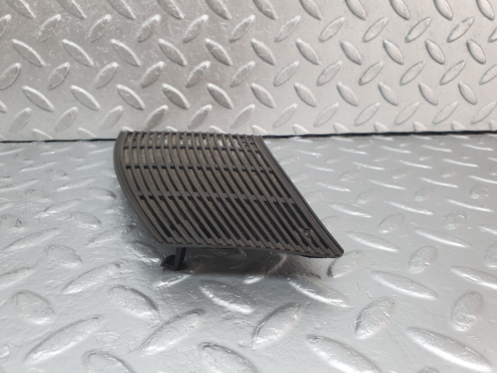 43676 Mercedes-Benz C126 380SEC Coupe Dashboard Speaker Cover Left Side