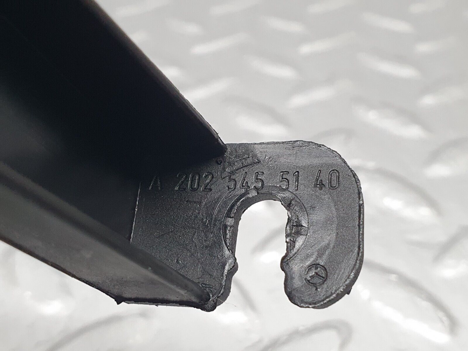 42100 Mercedes-Benz W202 C200 Fuse Box Cover Lid 2025450803 2025455140 2025453900