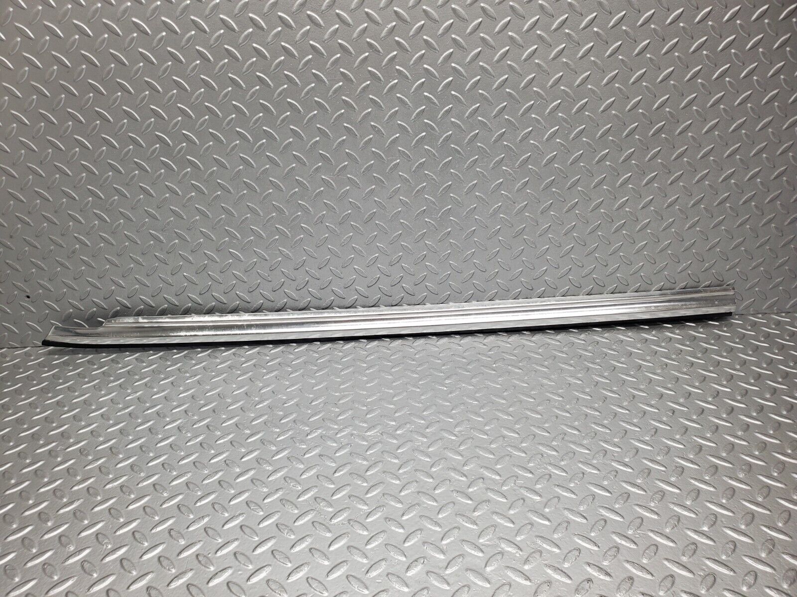46431 Mercedes-Benz C123 280CE Coupe Left Door Chrome Moulding Trim