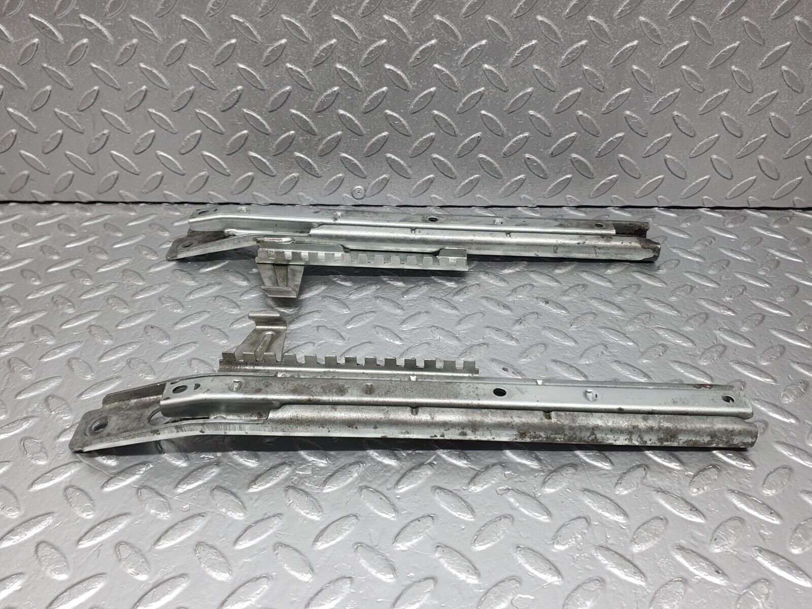 44180 Mercedes-Benz C123 230CE Coupe Front Right Seat Rail Pair