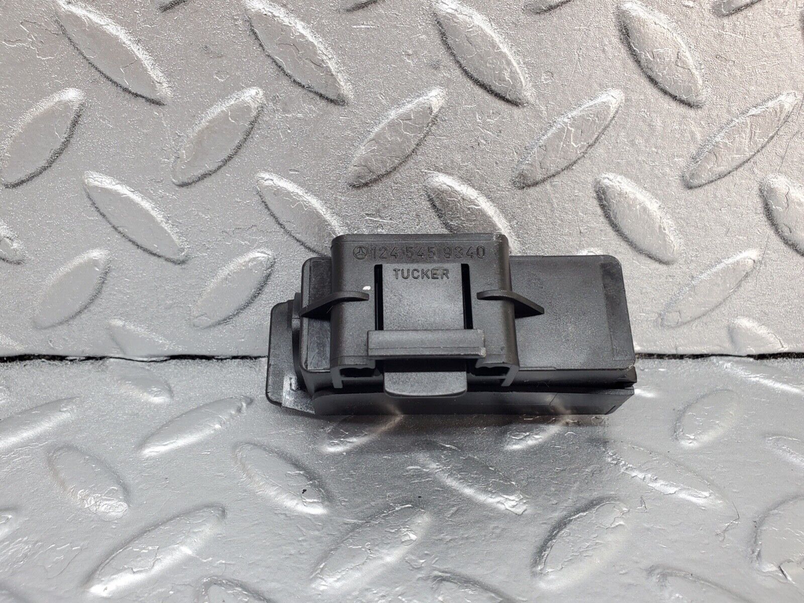 44650 Mercedes-Benz W124 220E Wire Distributor Connector 1245459340