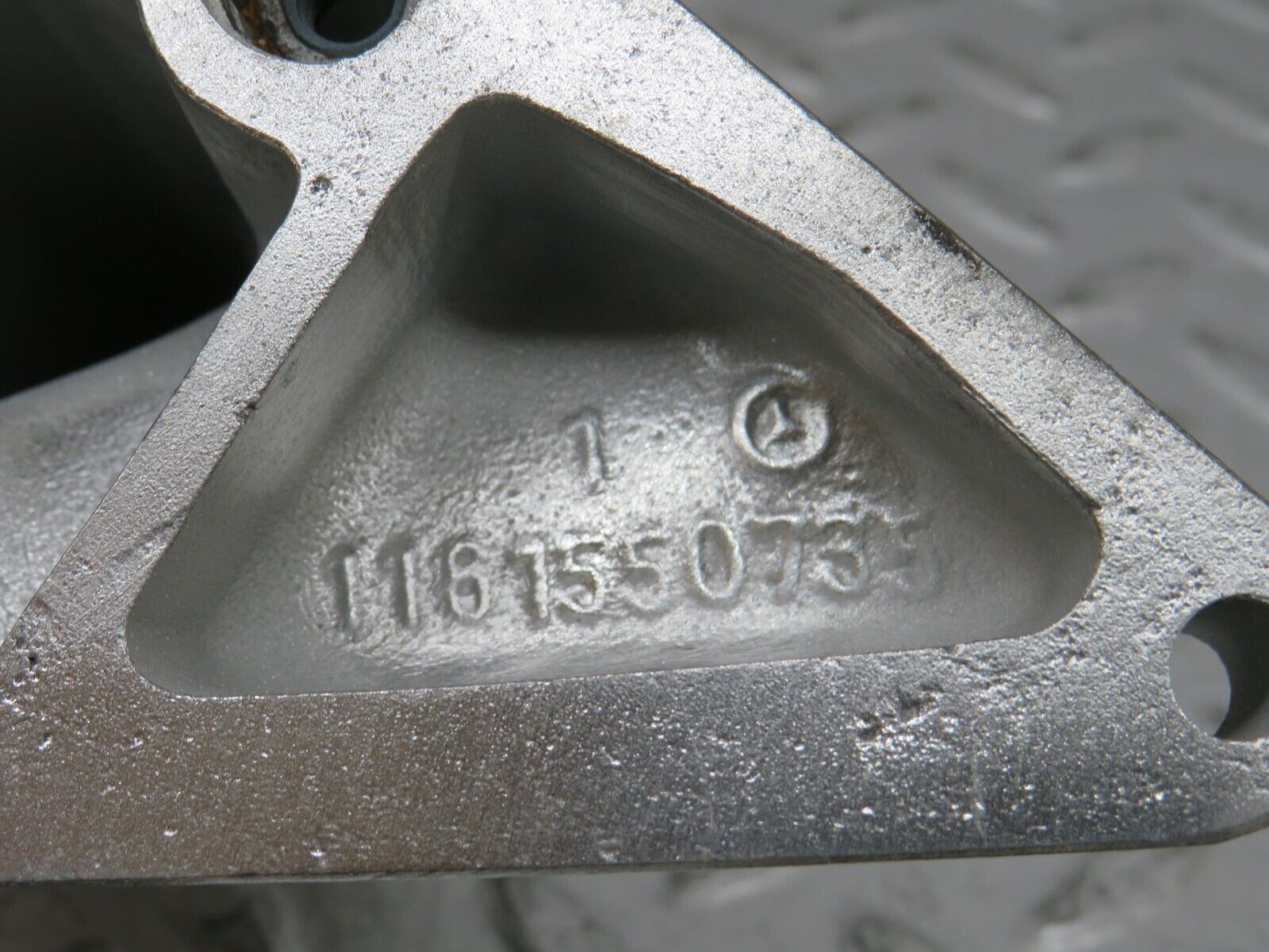 32851 Mercedes-Benz C107 R107 350 V8 Alternator Generator Bracket 1161550735