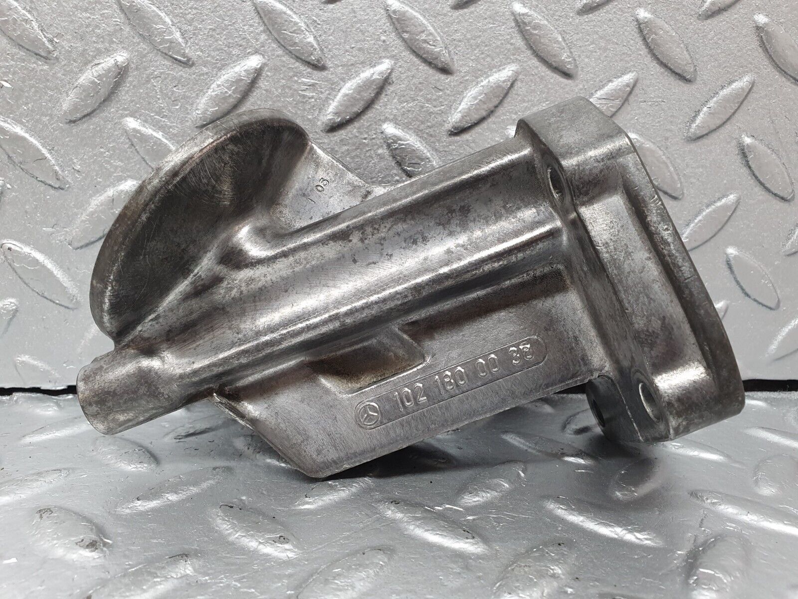 41629 Mercedes-Benz W124 200E Oil Filter Housing 1021800038