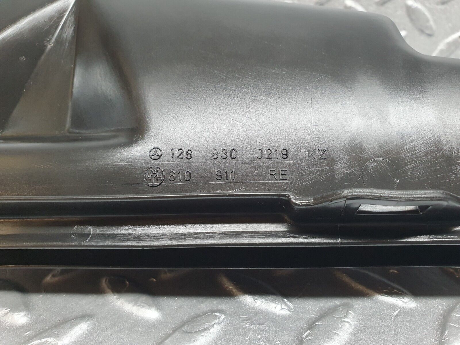 43494 Mercedes-Benz C126 380SEC Coupe Dashboard Air Vent Duct 2x 1268300219